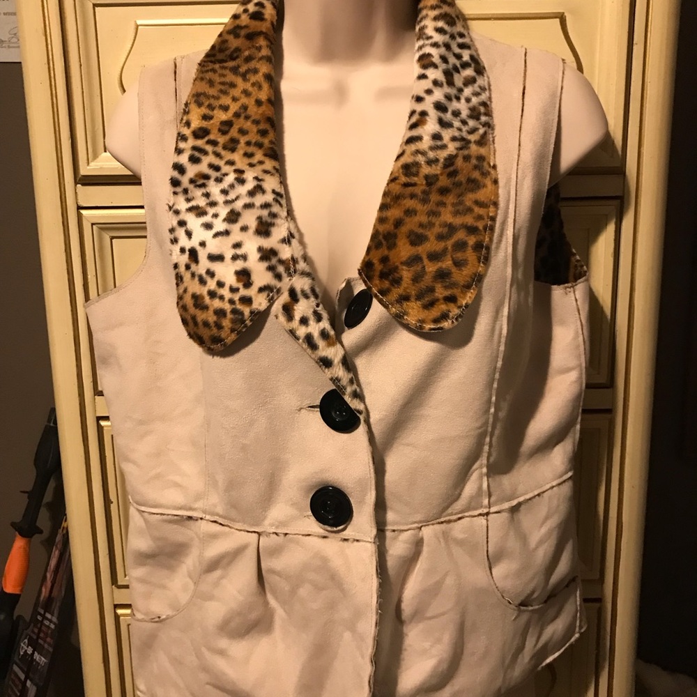 reversible tan and cheetah vest